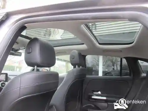 Mercedes-Benz GLA 200 2021