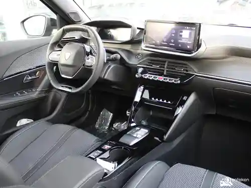 Peugeot 2008 1.2 Hybrid 145 2026