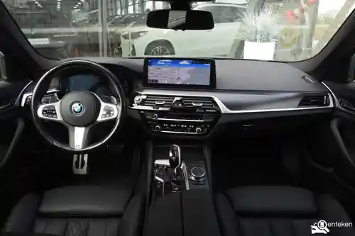 BMW 545e 2022