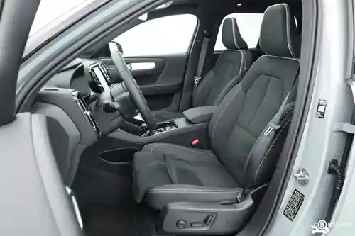 Volvo XC40 B4 2025