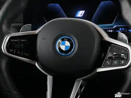BMW 330e 2025