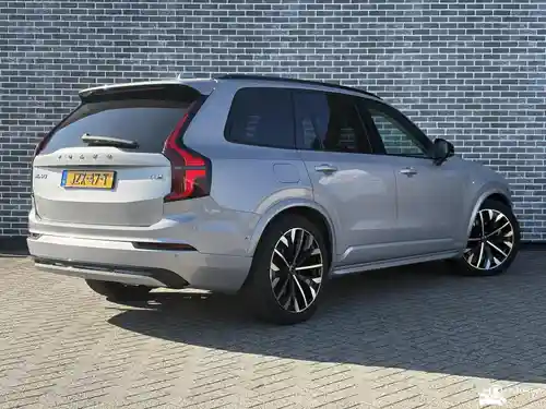 Volvo XC90 Plug-in Hybrid T8 2025