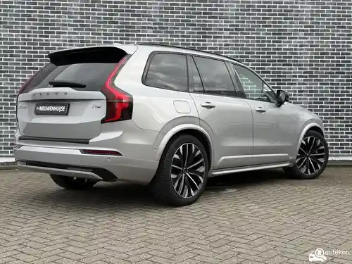 Volvo XC90 Plug-in Hybrid T8 2025
