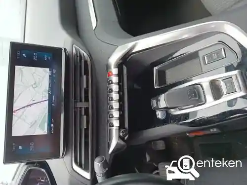 Peugeot 3008 1.2 PureTech 130 2021
