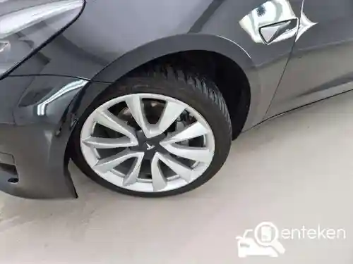 Tesla Model 3 Standard Range Plus 2020