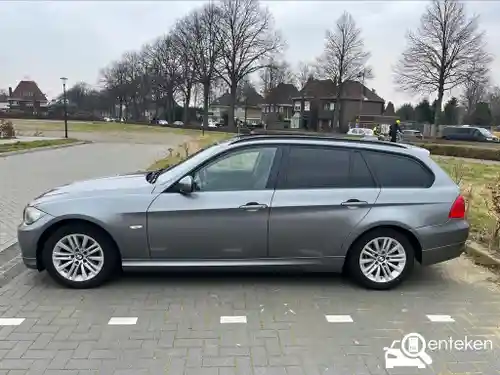 BMW 318i Touring 2010