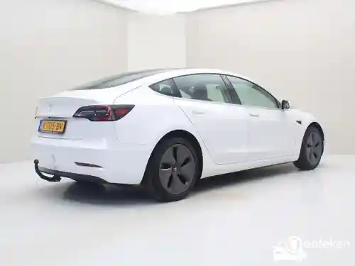 Tesla Model 3 Standard Range Plus 2020