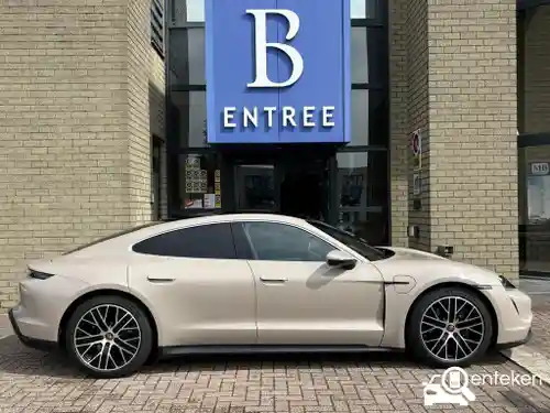 Porsche Taycan 2021