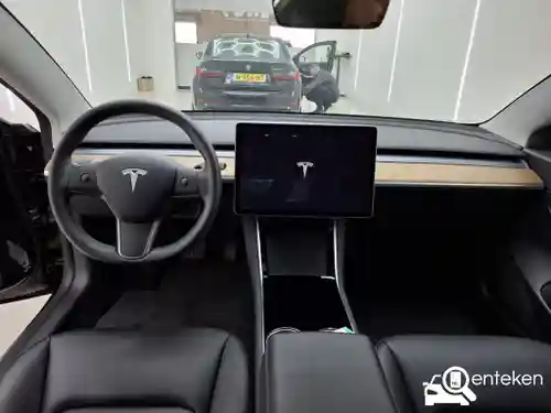 Tesla Model 3 Standard Range Plus 2020