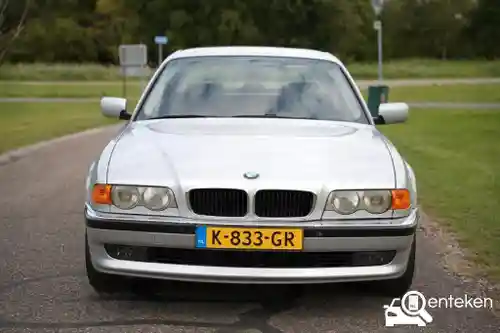 BMW 740i 2000