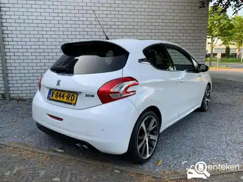 Peugeot 208 1.6 THP 155 2012