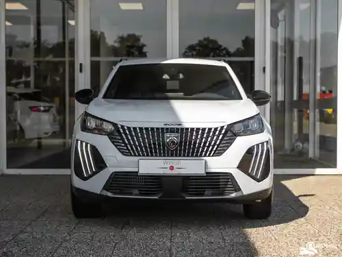 Peugeot 2008 1.2 Hybrid 136 2025