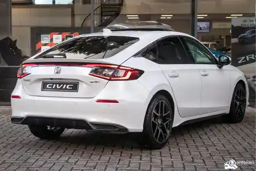Honda Civic 2.0 i-MMD e:HEV 2026