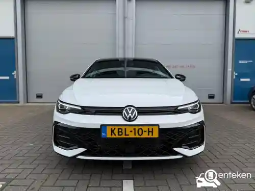 VW Golf 1.5 eTSI 2025