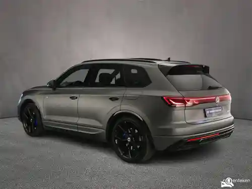 VW Touareg R 2025