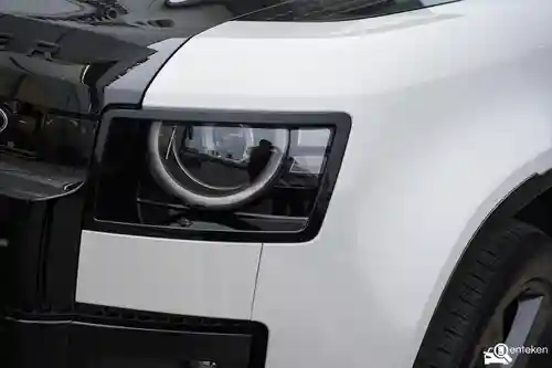 Land Rover Defender 110 P300e 2026