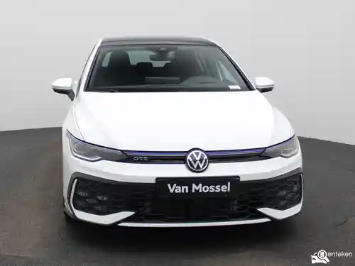 VW Golf 1.5 eHybrid 2025
