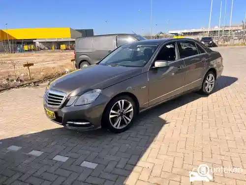 Mercedes-Benz E 220 CDI BlueEFFICIENCY 2012