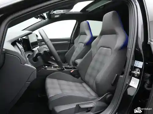 VW Golf GTE 2025