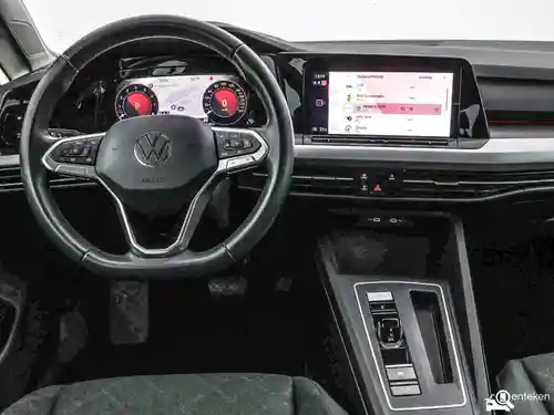 VW Golf 1.0 eTSI 2023