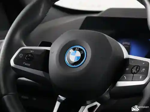 BMW iX1 xDrive30 2025