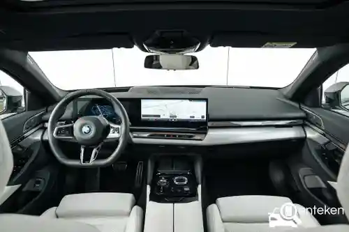 BMW 550e Touring 2025