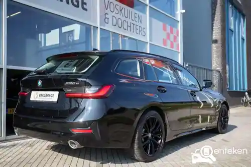 BMW 330e Touring 2021