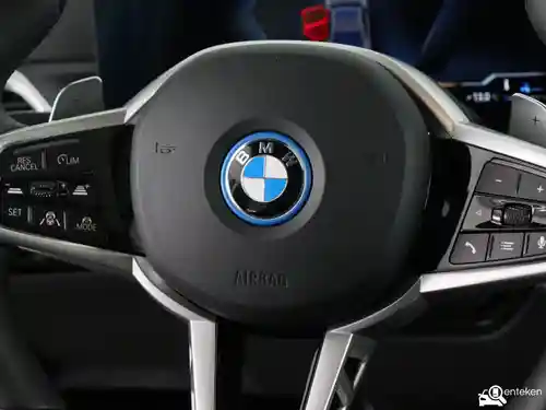 BMW 330e 2025