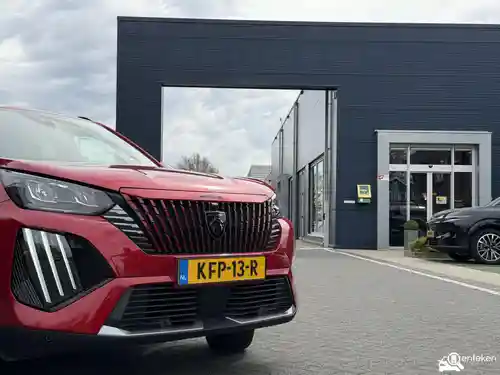 Peugeot 2008 1.2 Hybrid 136 2025