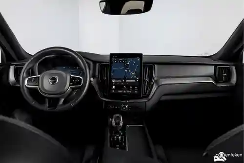 Volvo XC60 Plug-in Hybrid T8 2025