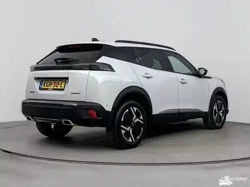 Peugeot 2008 1.2 Hybrid 136 2025