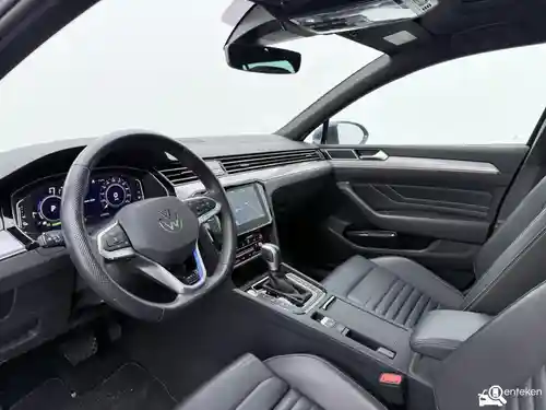 VW Passat Variant GTE 2022