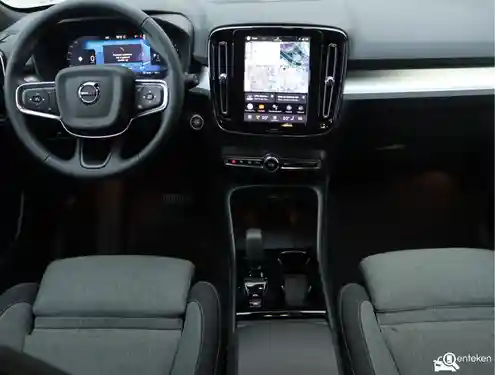 Volvo XC40 B4 2025
