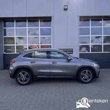 Mercedes-Benz GLA 200 2023