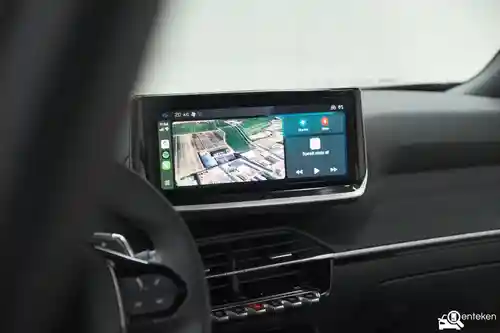 Peugeot 2008 1.2 Hybrid 136 2025