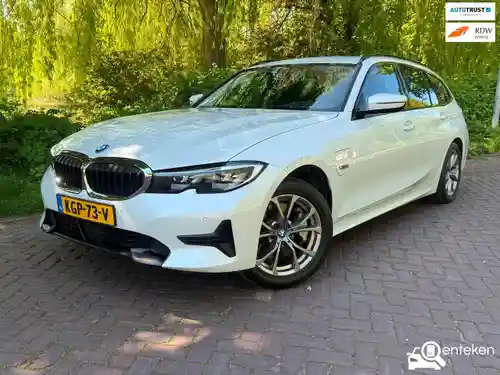 BMW 330e Touring 2022