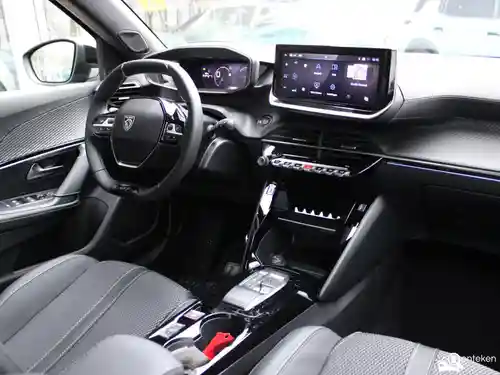 Peugeot 2008 1.2 Hybrid 145 2026