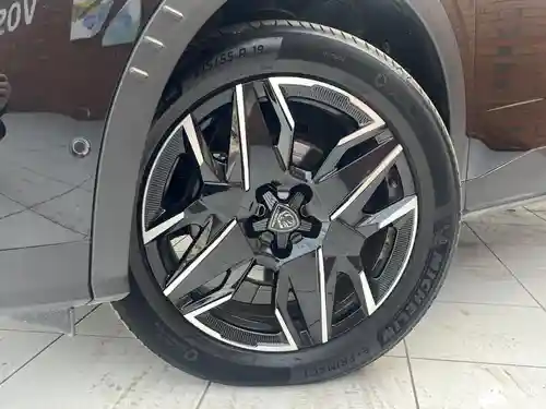 Peugeot 3008 1.2 HYBRID 136 2025