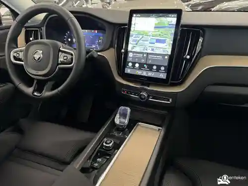 Volvo XC60 T8 2025