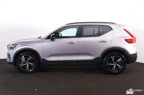 Volvo XC40 B4 2025