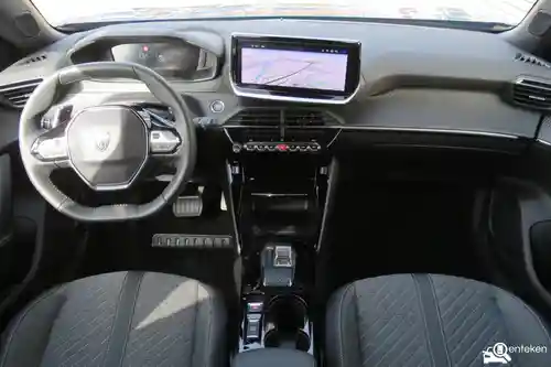 Peugeot 2008 1.2 Hybrid 136 2025