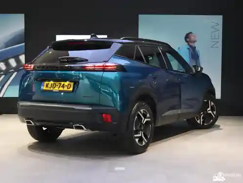 Peugeot 2008 1.2 Hybrid 136 2025