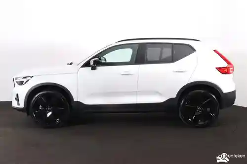 Volvo XC40 B4 2025
