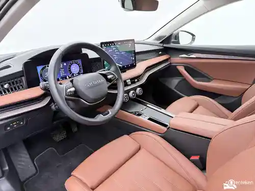 Skoda Superb iV 1.5 TSI PHEV 2025