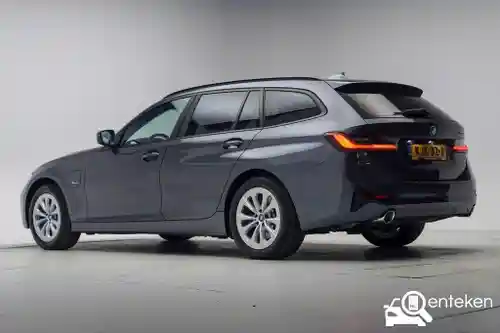 BMW 330e Touring 2022