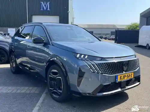 Peugeot 5008 210 2025