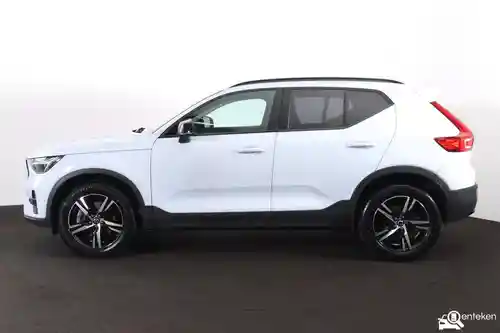 Volvo XC40 B4 2025