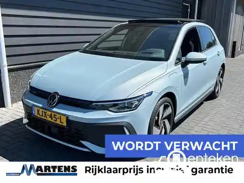VW Golf GTE 2025