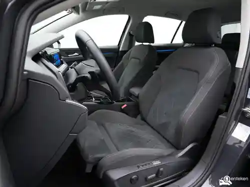 VW Golf 1.5 eTSI 2024
