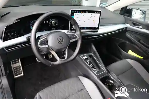 VW Golf 1.5 eTSI 2025